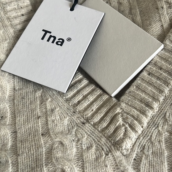 Aritzia TNA Cashwool Lyn Sweater - Picture 9 of 10